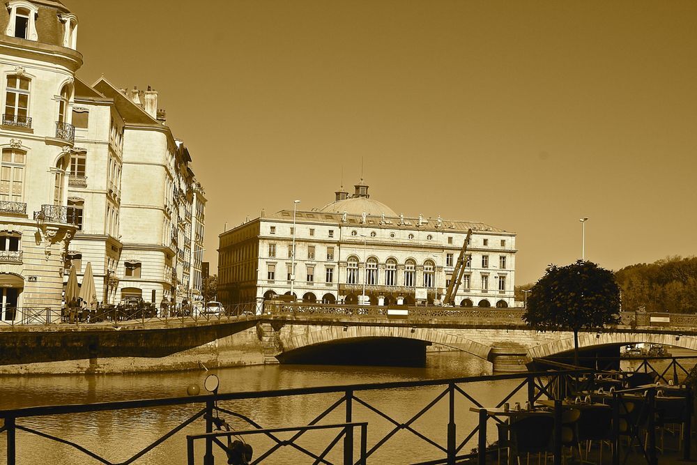   BAYONNE-MAIRIE MURS LIBRES 