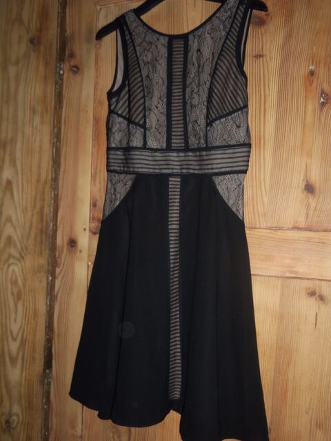 Robe cocktail marque Manoukian. 10 Mont-de-Marsan (40)
