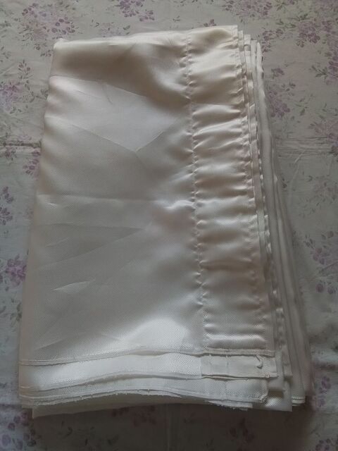 Trs grand rideau occultant 25 Louvres (95)