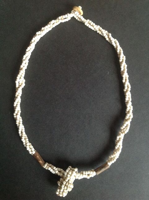 COLLIER DE PETITES PERLES TORSADÉES & BOIS Envoi Possible
4 Trégunc (29)
