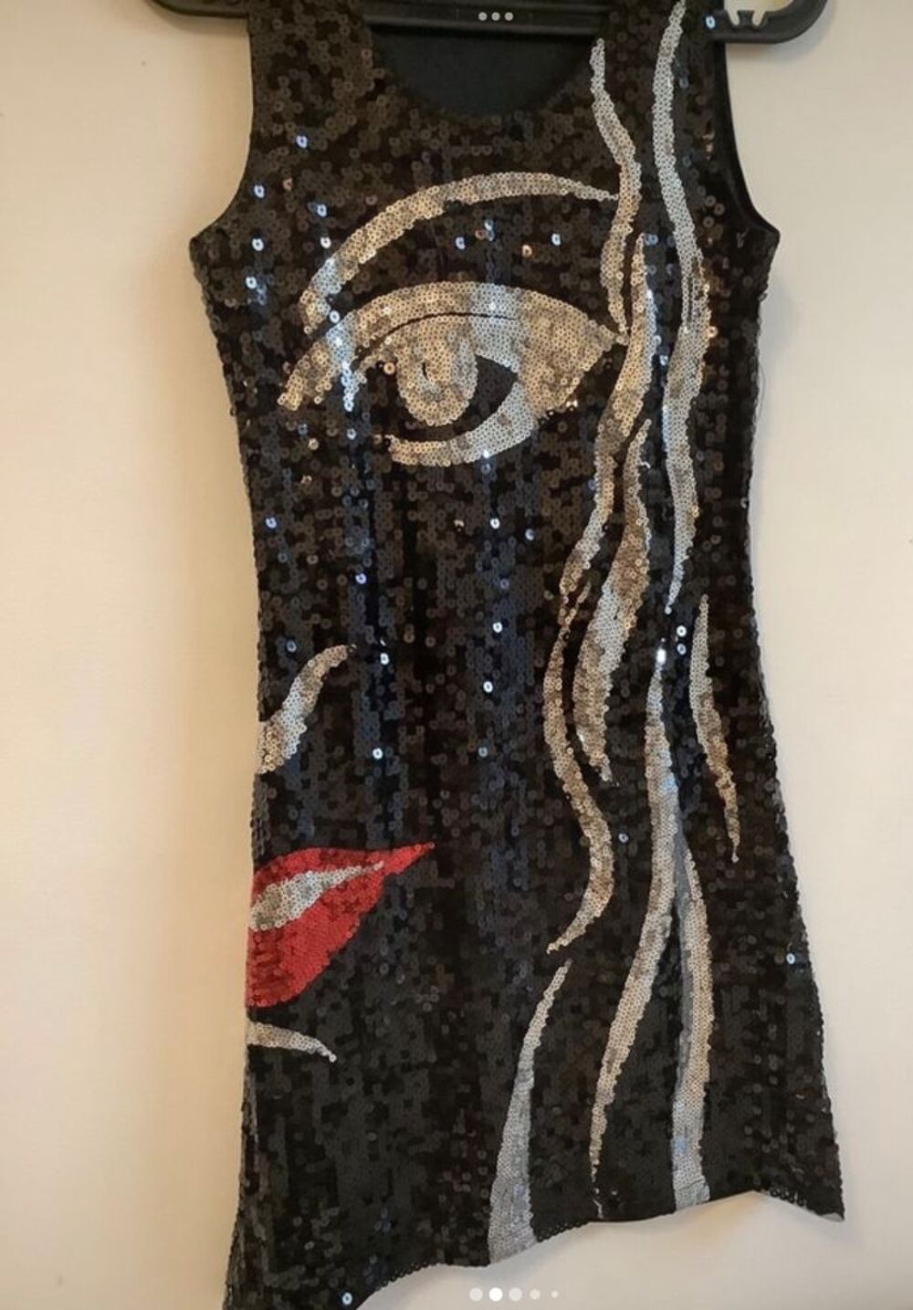 Robe noire &agrave; sequins / Taille S Vêtements