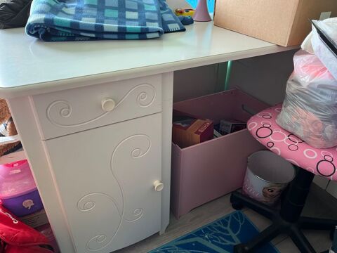 Bureau blanc à spirale conforama Quiestède (62)