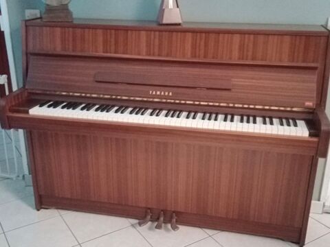Très beau PIANO DROIT YAMAHA noyer satiné 1900 Amiens (80)
