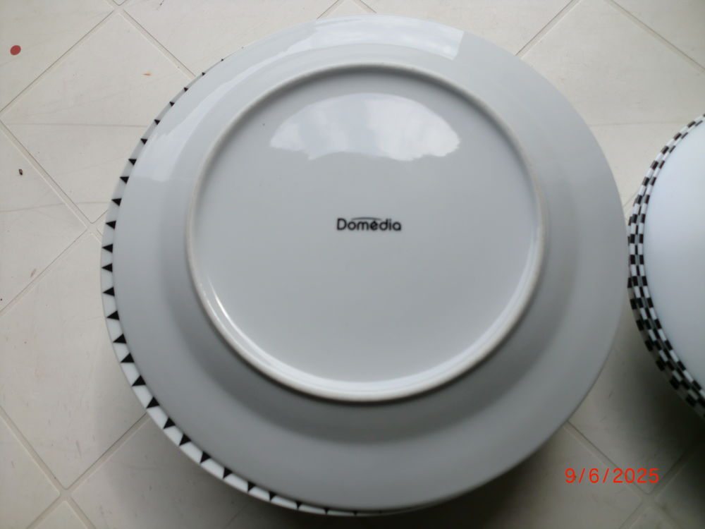 Assiettes en porcelaine
Electroménager