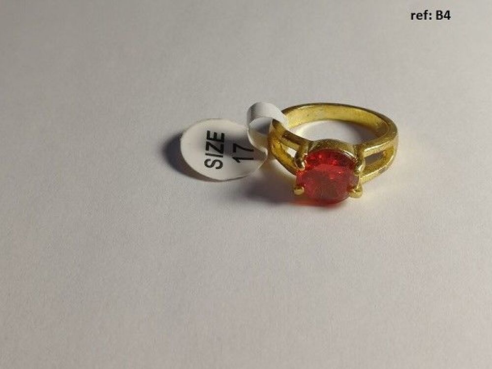 Bague m&eacute;tal couleur dor&eacute;e 
Bijoux et montres