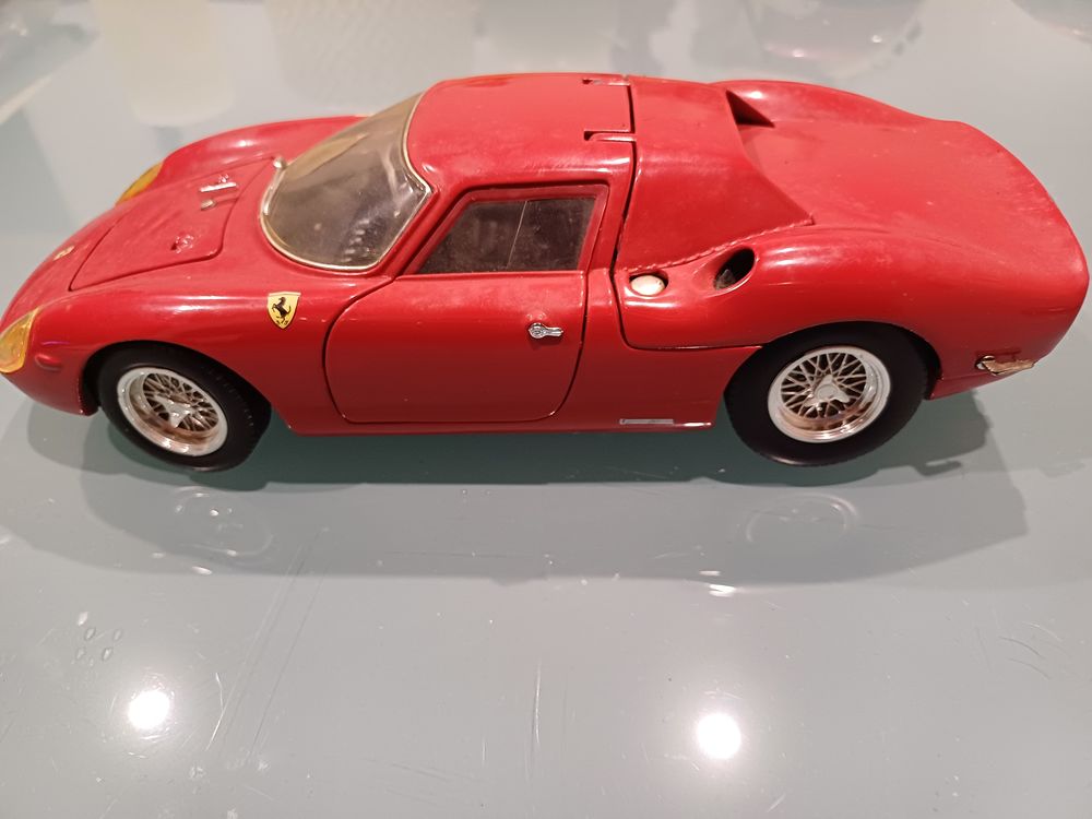 Ferrari 250 LM au 1/18e hot wheels metal 