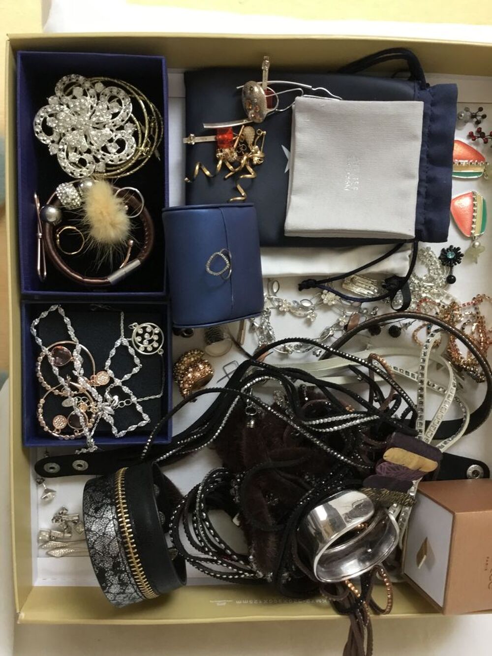 Bijoux fantaisie de marque Bijoux et montres