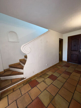 Maison à louer 6 pièces 209 m² Tourrettes-sur-loup