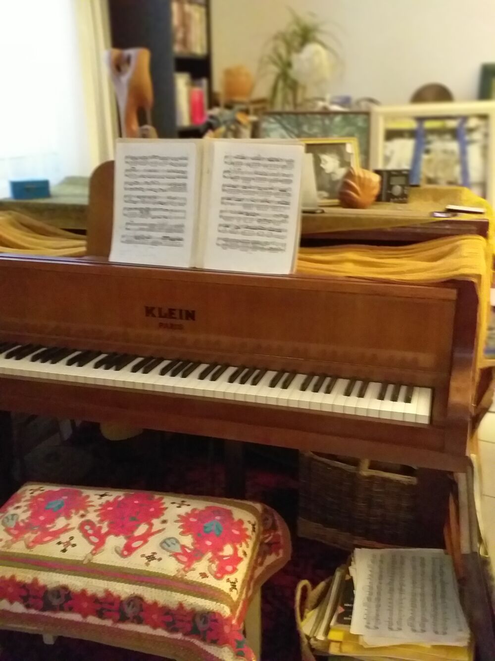 petit piano crapaud (1 m50/ 1 m 50) annee 1950 Instruments de musique