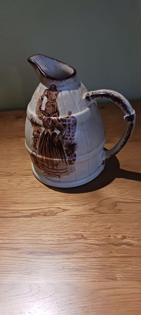 PICHET EN CERAMIQUE AVEC BEC VERSEUR  CORSICA . 8 Fr�vent (62)