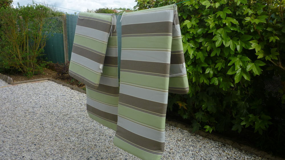Coussins d'ext&eacute;rieur ray&eacute;s vert et marron pour relax Jardin