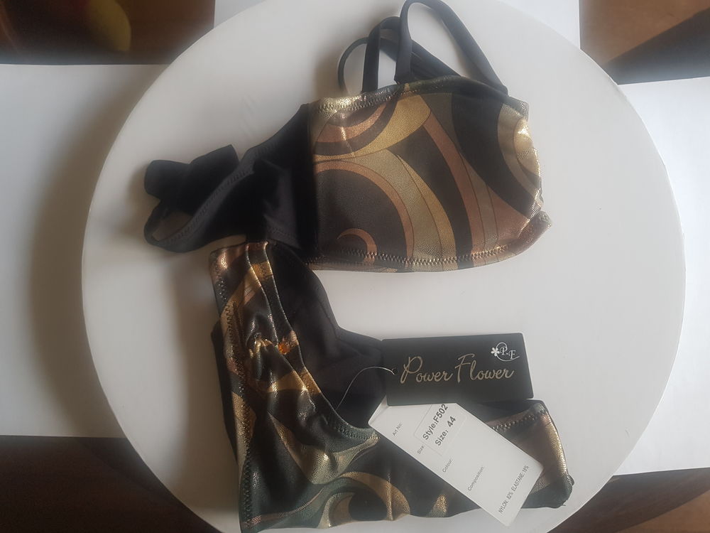MAILLOT DE BAIN 2 PIECES T 44 _ NEUF _ TISSU " METALLISE " Vêtements