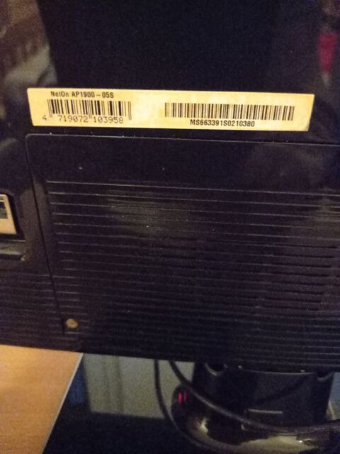 ordinateur unit cran avec clavier sourit sans fil . 300 Le Roc-Saint-Andr (56)