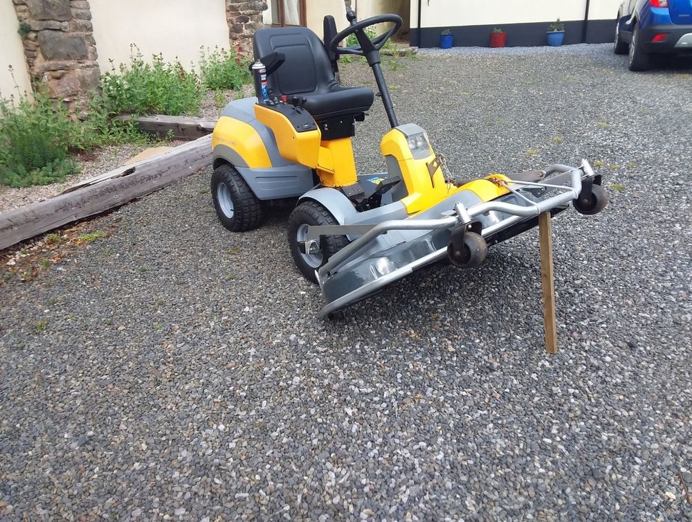 TONDEUSE AUTOPORT&Eacute;E STIGA PARK 4x4 de 125 cm Jardin