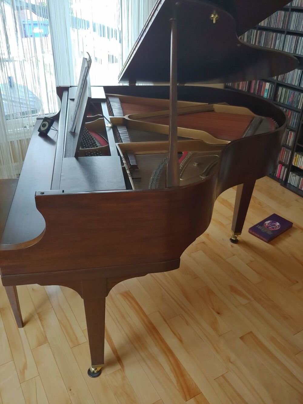 Piano &agrave; queue antique des ann&eacute;es '30
Instruments de musique