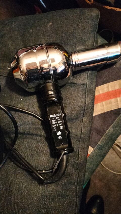 Sèche cheveux Babyliss pro métal chromé très bon état. Vinta 22 Cachan (94)