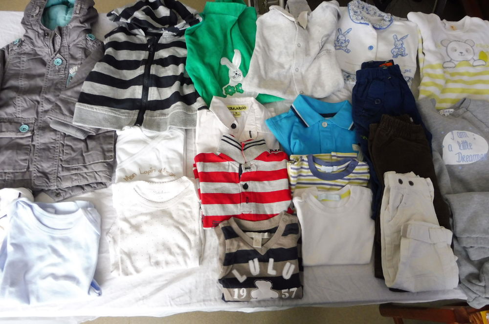 23 v&ecirc;tements en 6 mois Lot.2 Puériculture