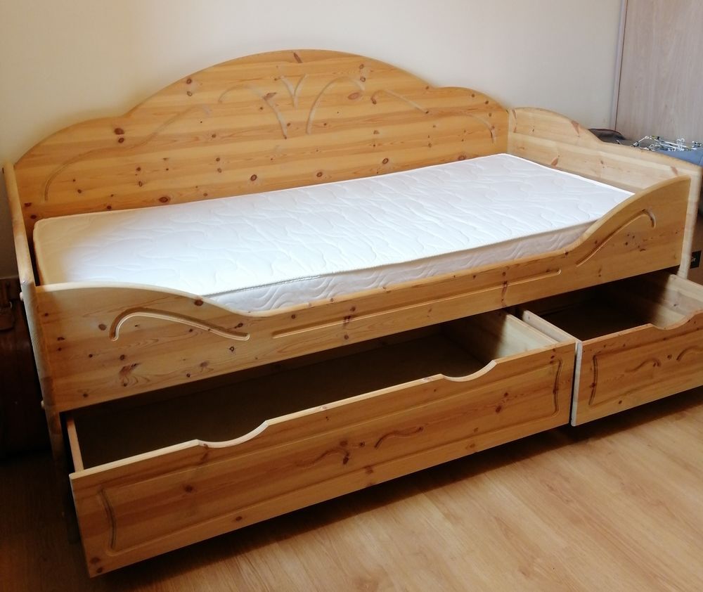 LIT EN PIN MASSIF Meubles