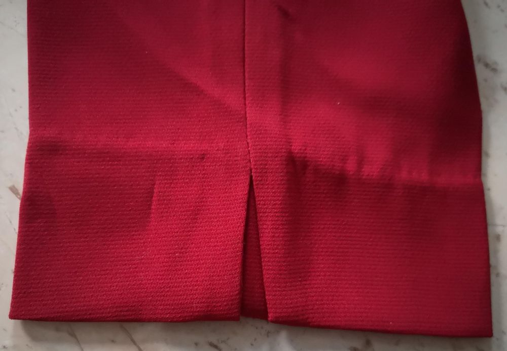 Pantalon rouge vermillon Taille 40
Vtements