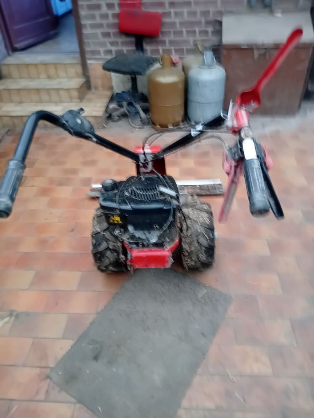 motofaucheuse tract&eacute; Jardin