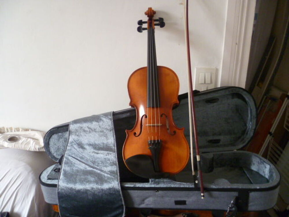 Tr&egrave;s bon violon 4/4 moderne tch&egrave;que fait main par J.Dvorak Instruments de musique