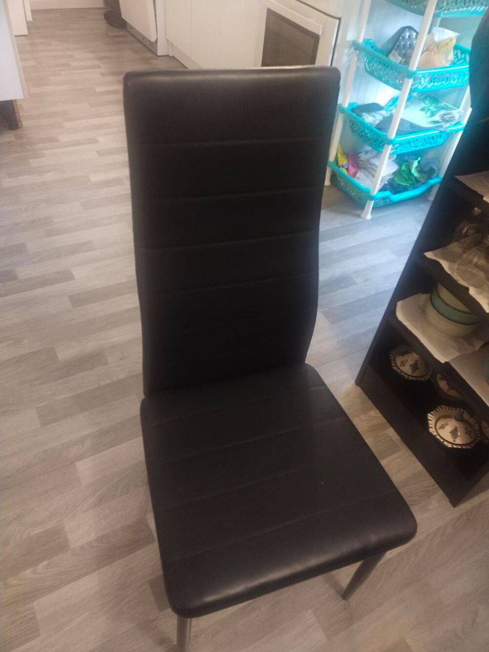 TABLE SALLE A MANGER BEIGE ET NOIRE Meubles