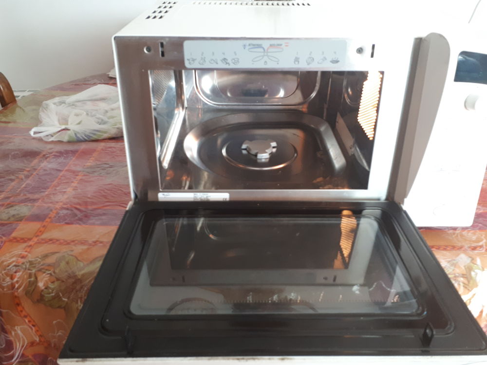 MICRO ONDES COMBINE GRILL WHIRLPOOL ET SENSEO PHILIPS Electroménager