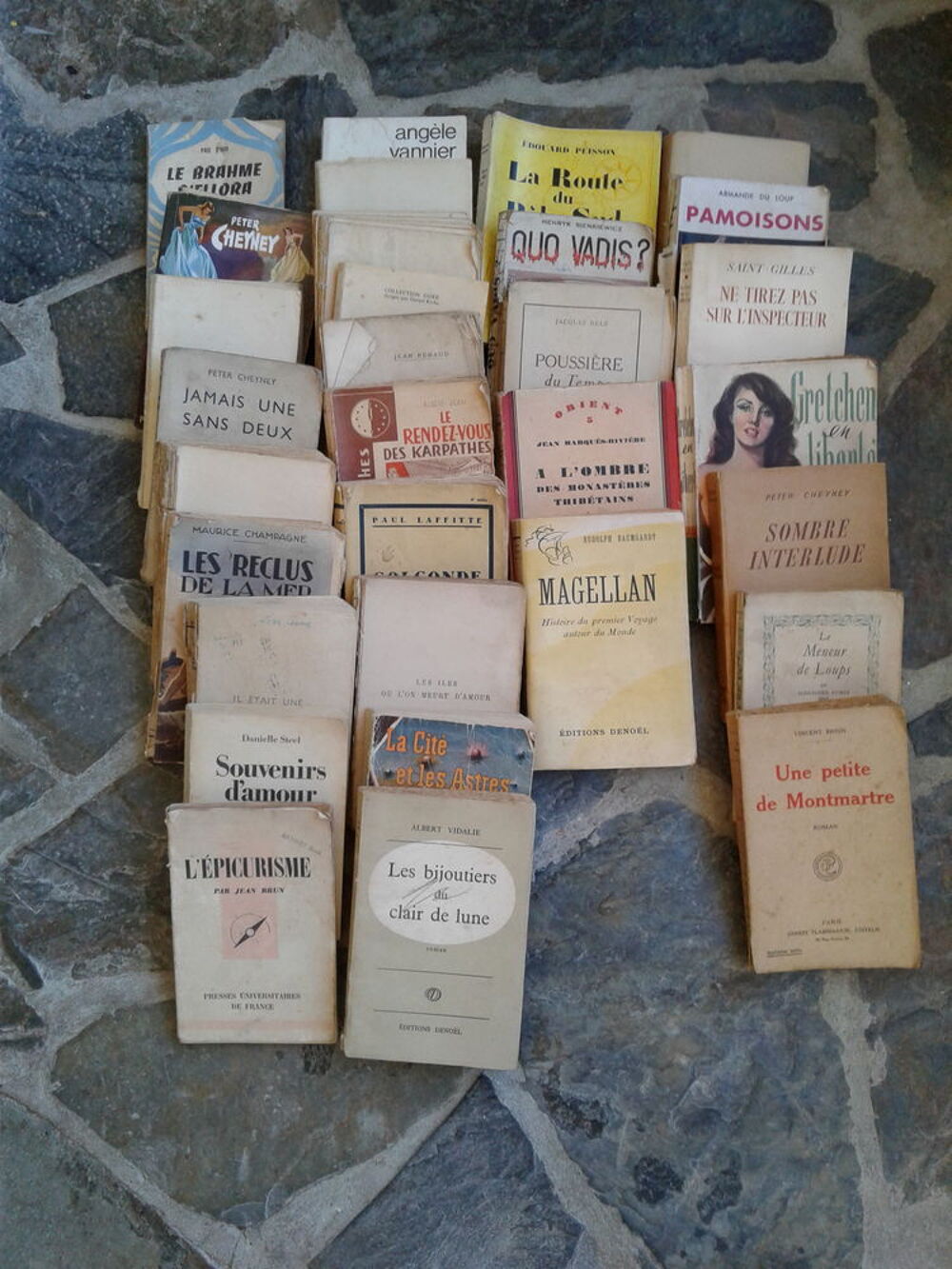 25 vieux livres
Livres et BD