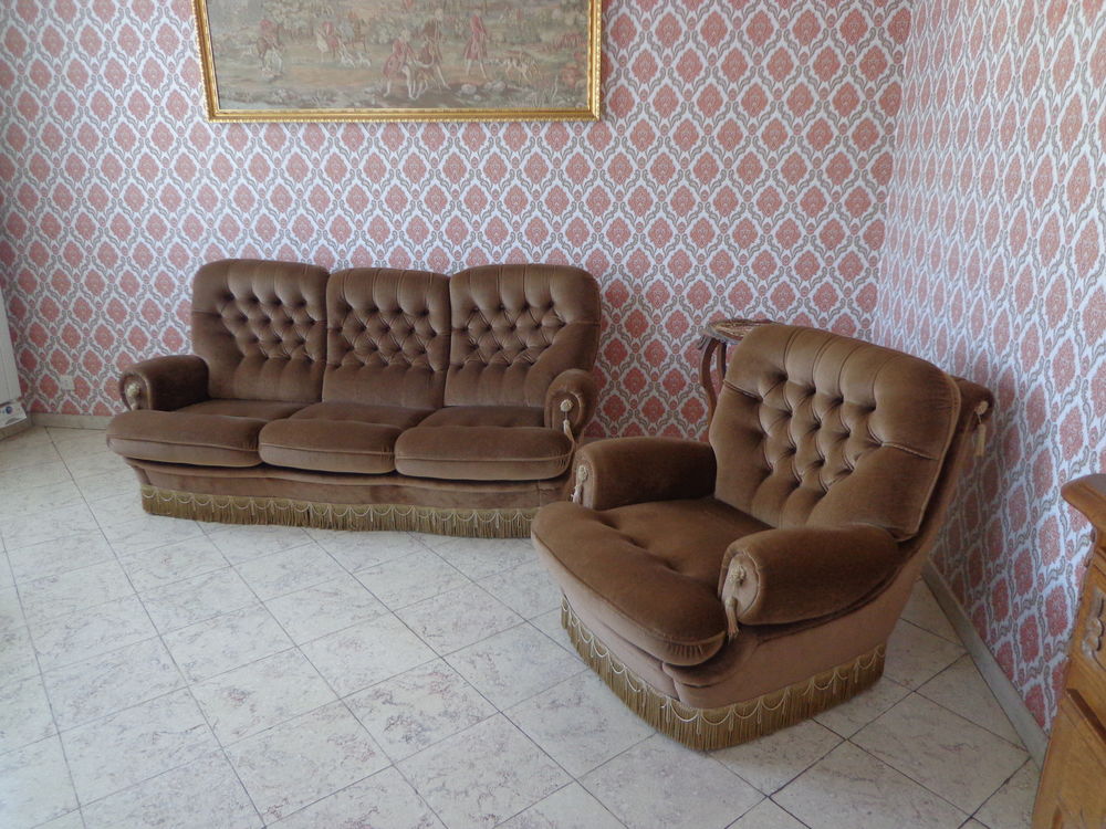 canap&eacute; lit +fauteuil +4 chaises de cuisine Meubles