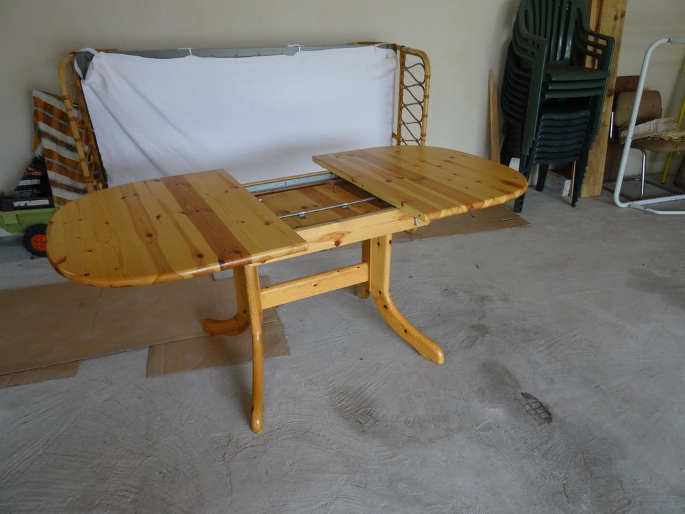TABLE EN PIN AVEC RALLONGE INTEGREE Meubles