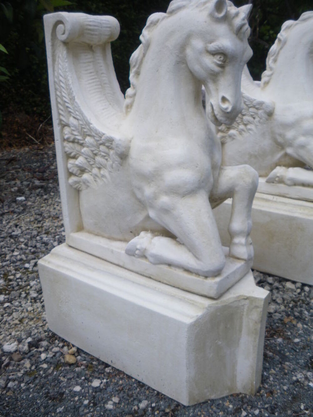 Statue de cheval en pierre, fontaine Dcoration