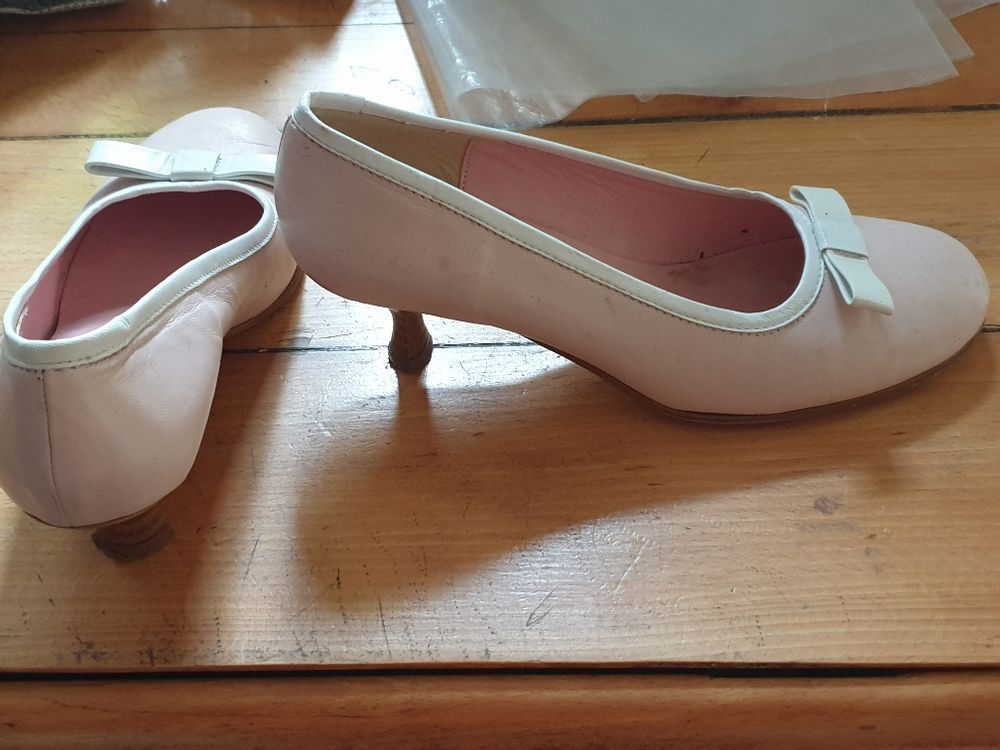 Chaussures roses &agrave; talon en cuir style ballerine Chaussures