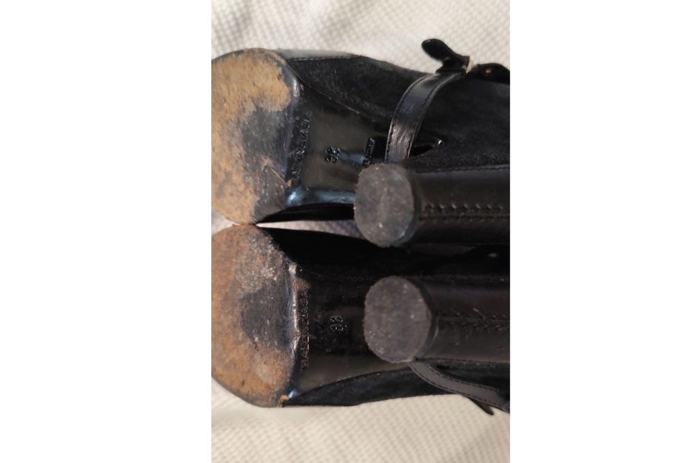 Bottines superbes embl&eacute;matique BALENCIAGA, mod&egrave;le d&eacute;fil&eacute;. Chaussures