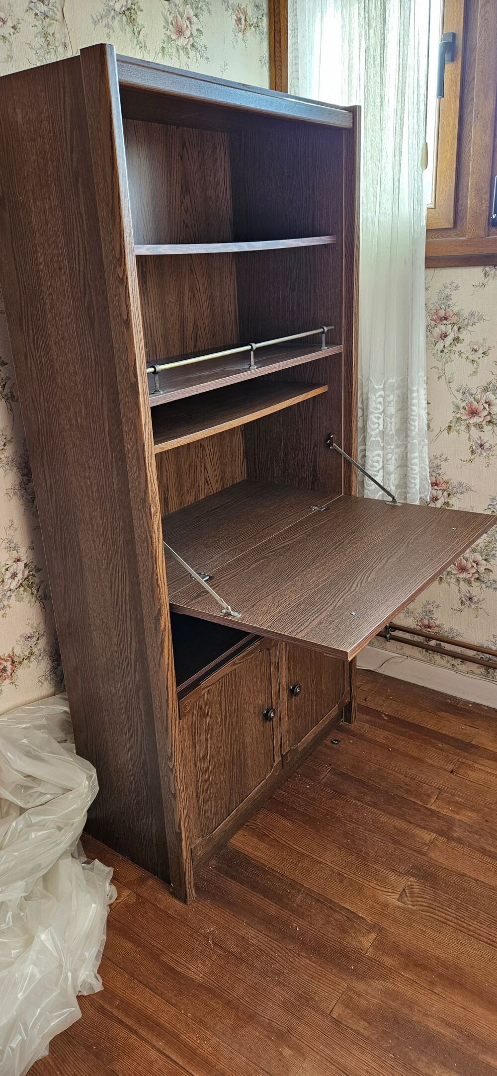 suite d&eacute;c&egrave;s un meuble-secr&eacute;taire Meubles