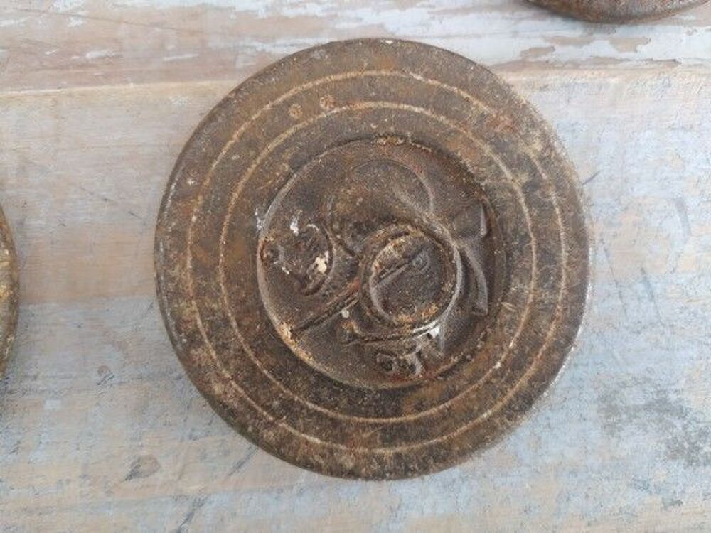 Anciens Jetons Palets Jeu de la Grenouille ou du Tonneau 