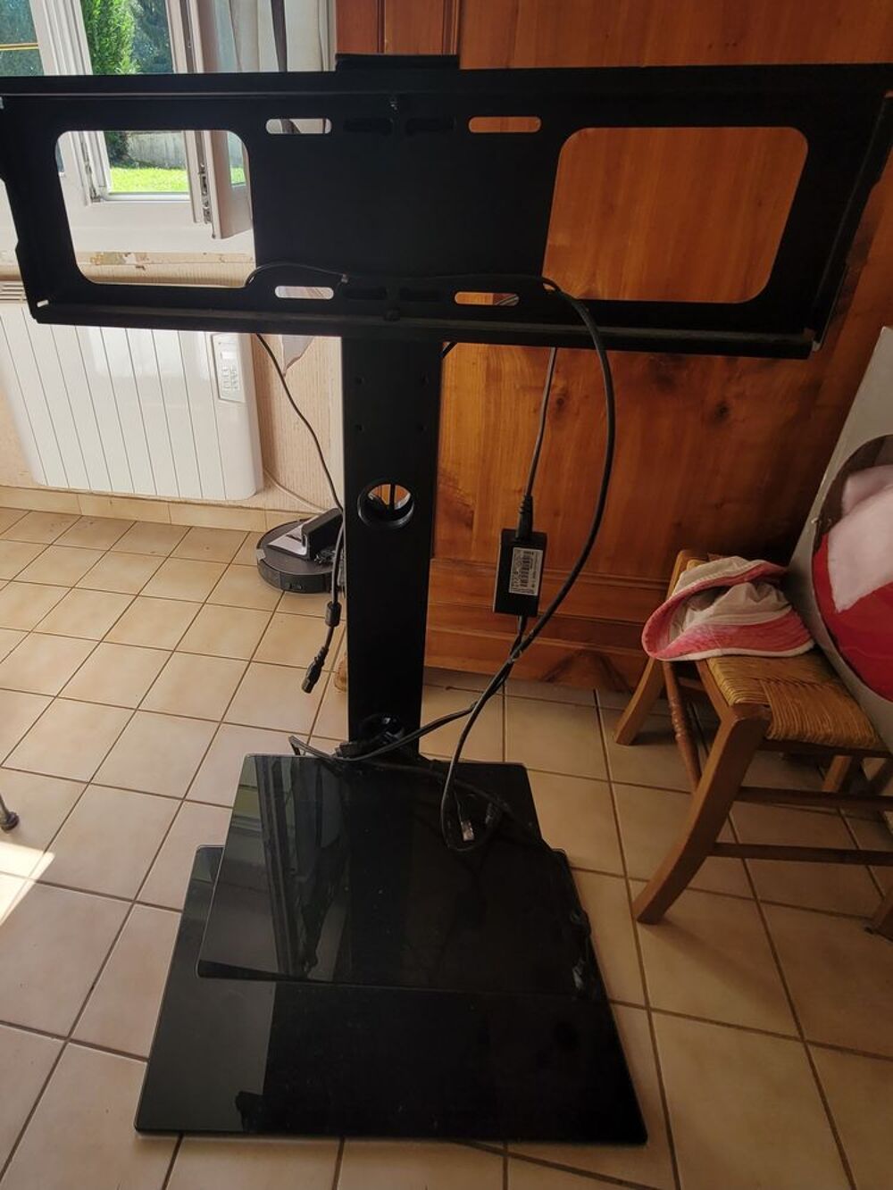 Pied tv grand format avec tablette Photos/Video/TV