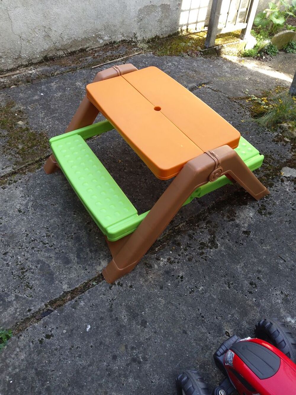 Lot tracteurs porteurs + table de pique-nique enfants Jeux / jouets