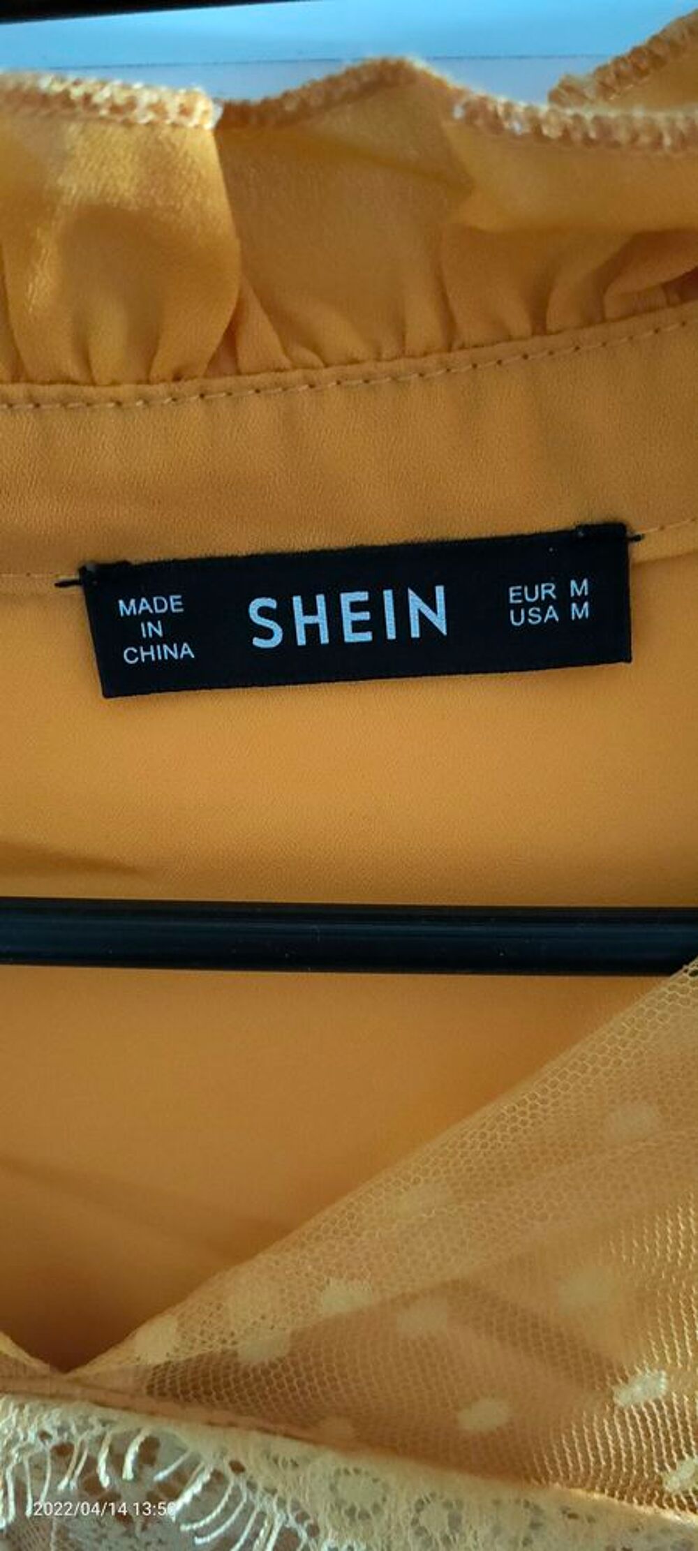Jolie chemisier jaune pour femme marque Shein. Vêtements