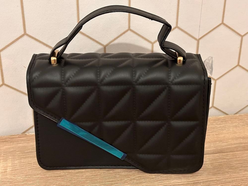 sac &agrave; main/ sac &agrave; bandouli&egrave;re Bijoux et montres