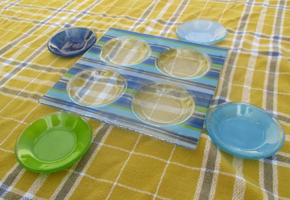 Plateau Ap&eacute;ritif Carr&eacute; de 22 cm avec 4 Coupelles en Verre - Cuisine