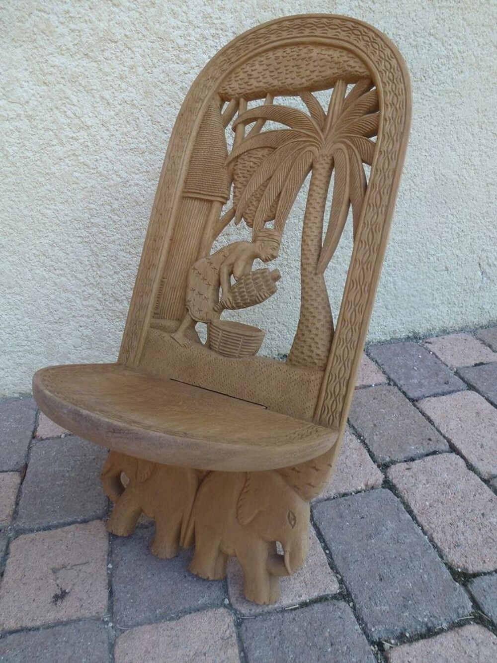 Chaise enfant en bois exotique sculpt&eacute; Mobilier enfants