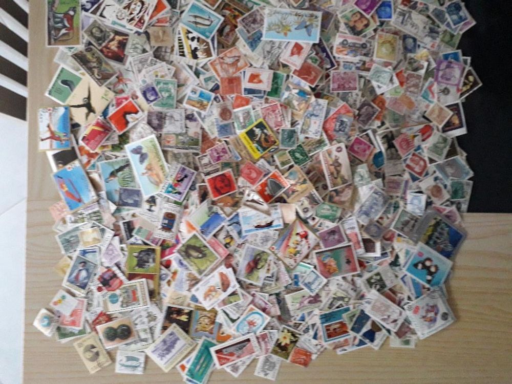 gros lot de + de 2000 timbres du monde - 