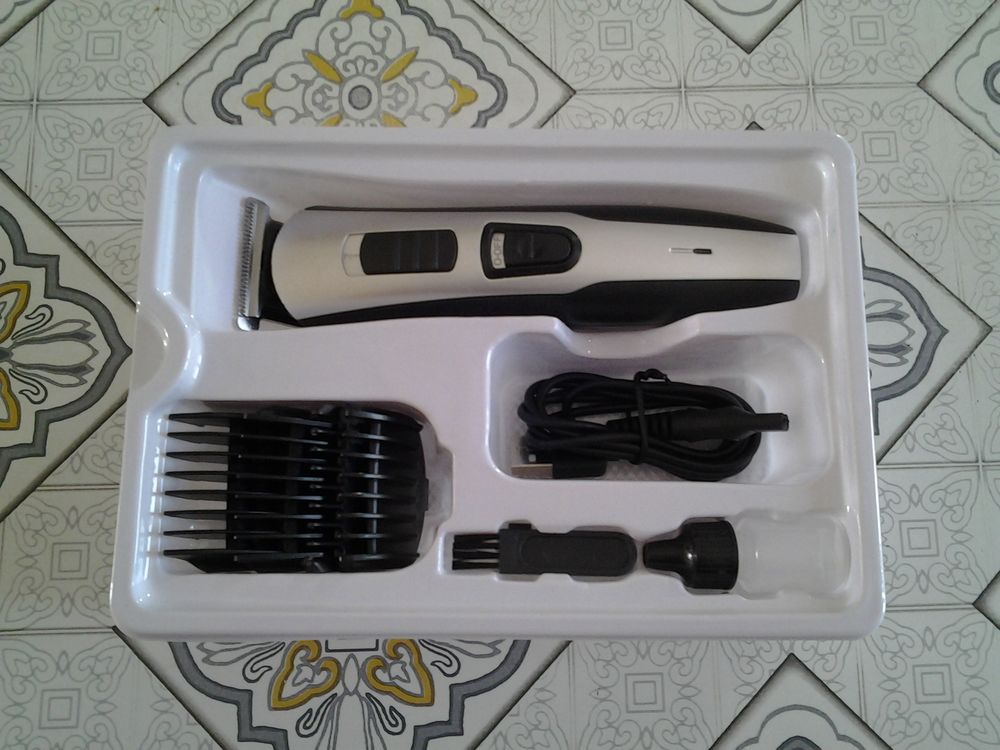 tondeuse &agrave; cheveux et &agrave; barbe Electroménager