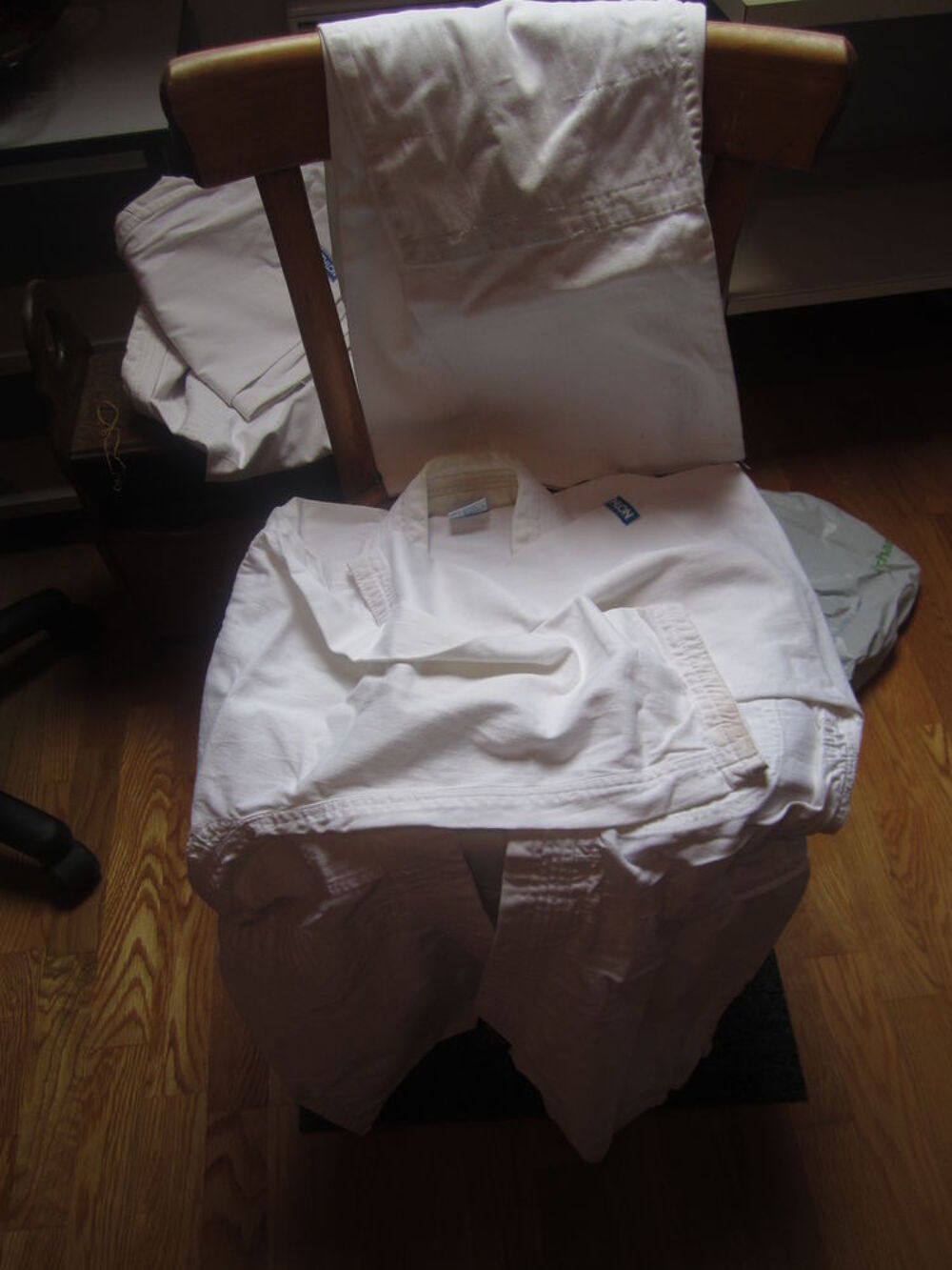 - kimono enfant 150 cm tr&egrave;s bon &eacute;tat Sports