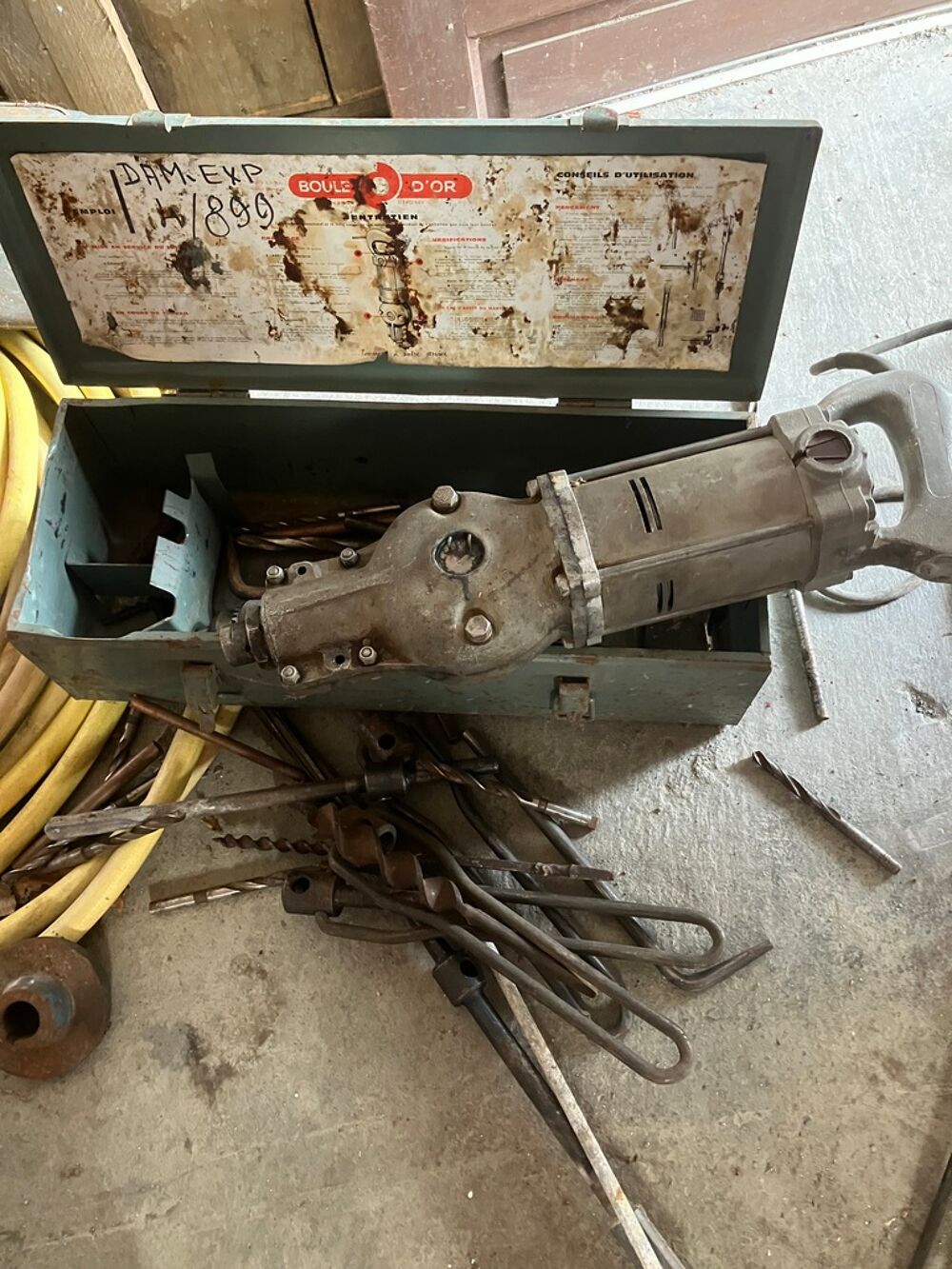 Perceuse ancienne + coffret et forets Bricolage