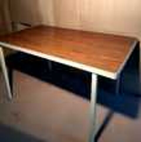 Plusieurs tables Meubles
