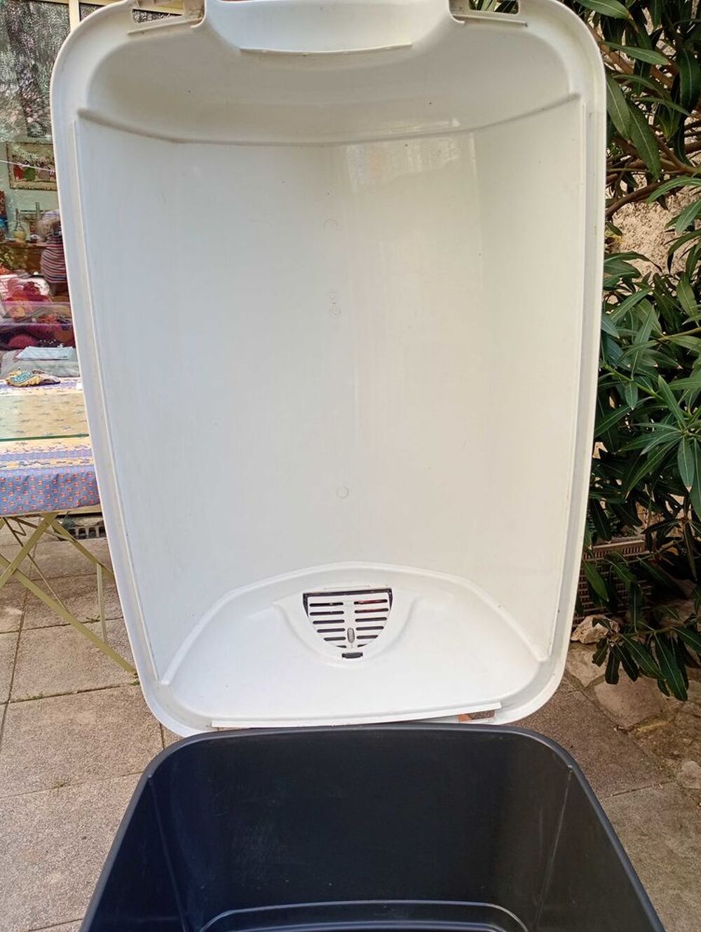 niche &agrave; chien ferblast Jardin