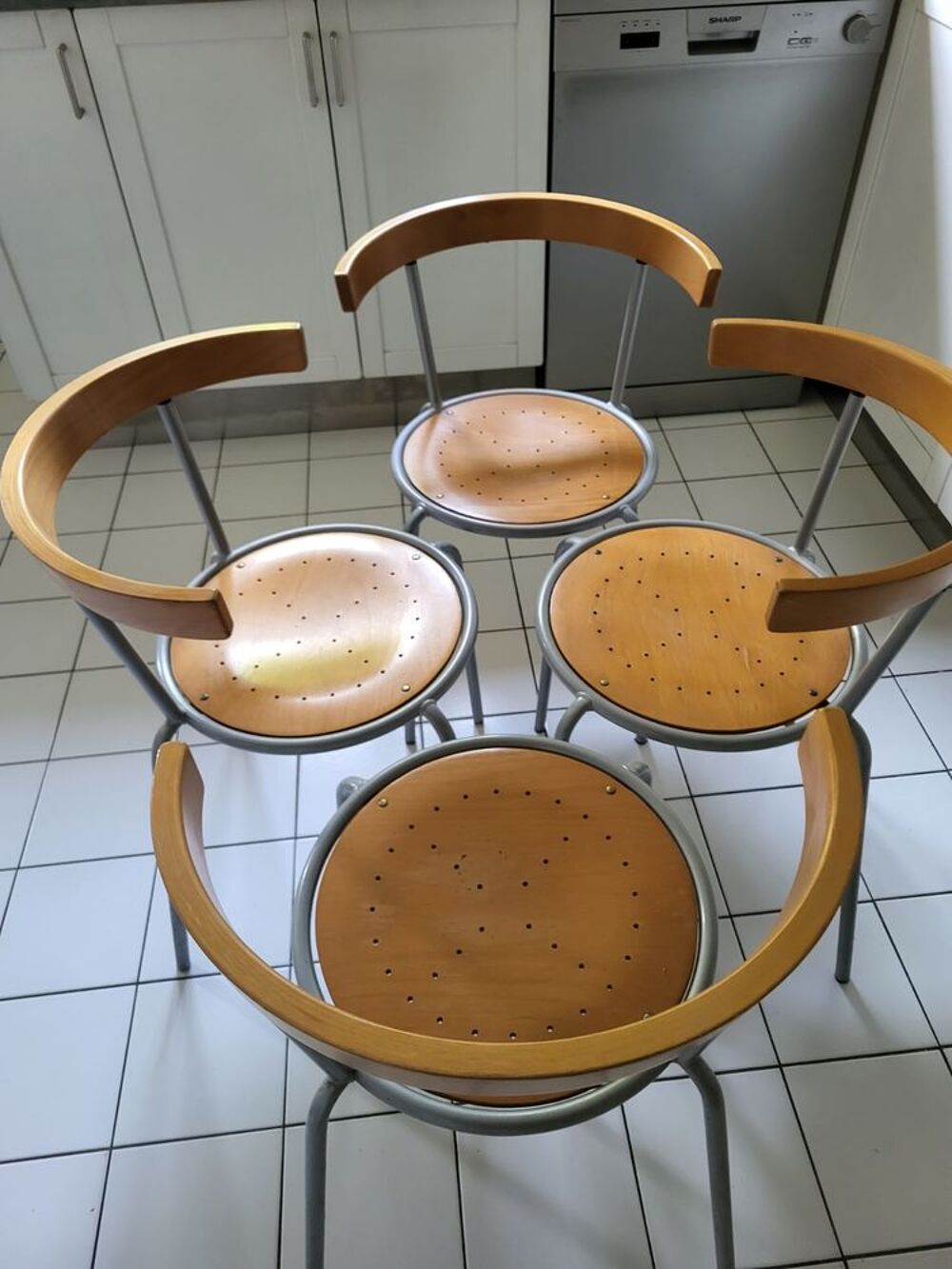 4 CHAISES - TRES BON ETAT
Meubles