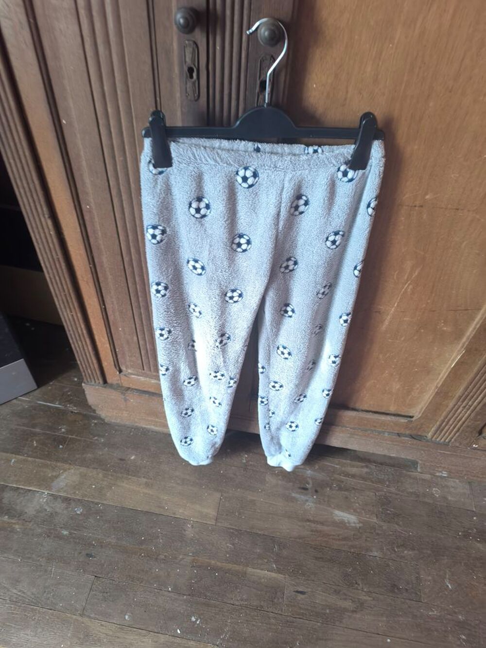 10� pyjama deux pi&egrave;ces taille 14 mais taille petit V�tements enfants