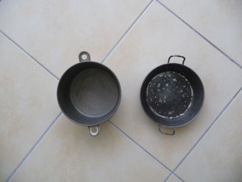 2 moules anciens en m�tal moule � charlotte et petit plat 10 Celles-sur-Belle (79)